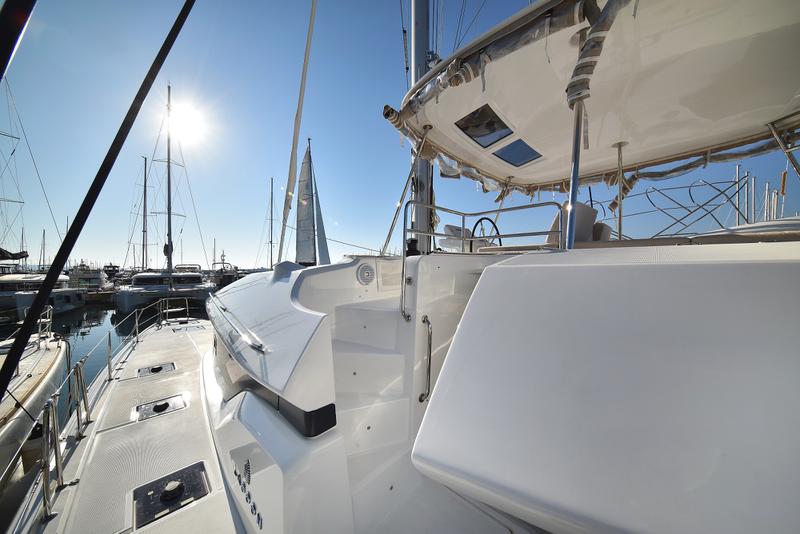 Book yachts online - catamaran - Lagoon 50 - LUX CAT Air Condition Generator Watermaker - rent