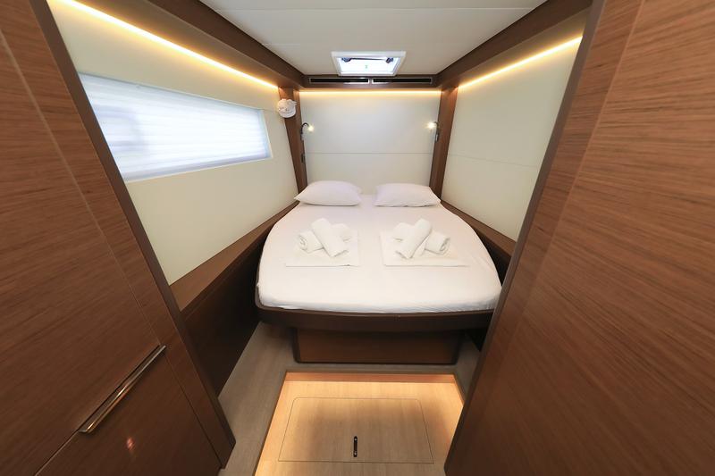 Book yachts online - catamaran - Lagoon 50 - LUX CAT Air Condition Generator Watermaker - rent