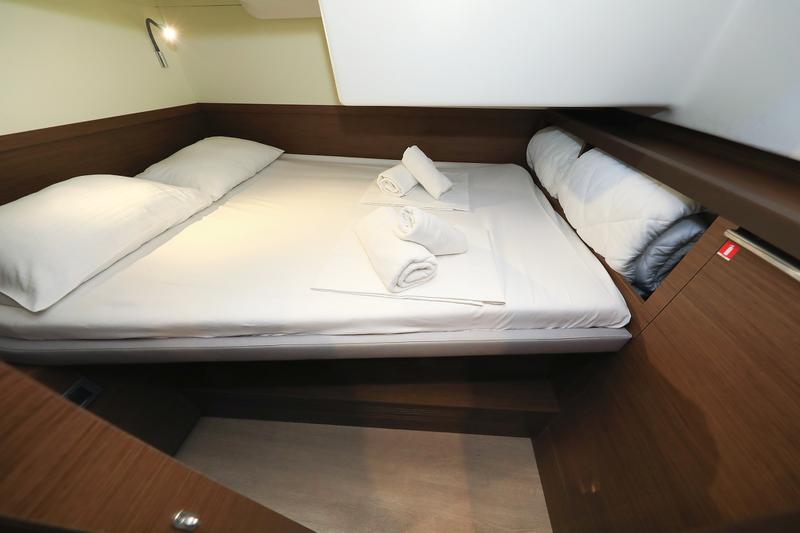 Book yachts online - catamaran - Lagoon 50 - LUX CAT Air Condition Generator Watermaker - rent