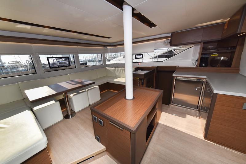 Book yachts online - catamaran - Lagoon 50 - LUX CAT Air Condition Generator Watermaker - rent