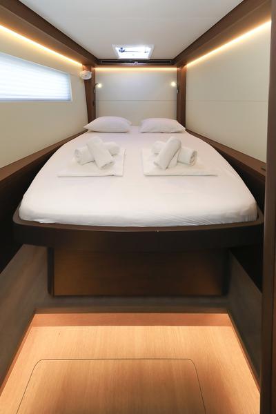 Book yachts online - catamaran - Lagoon 50 - LUX CAT Air Condition Generator Watermaker - rent