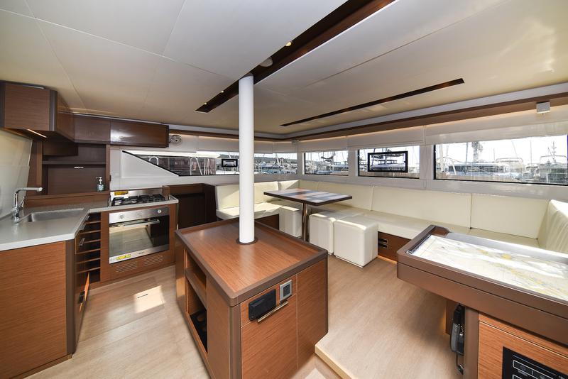 Book yachts online - catamaran - Lagoon 50 - LUX CAT Air Condition Generator Watermaker - rent