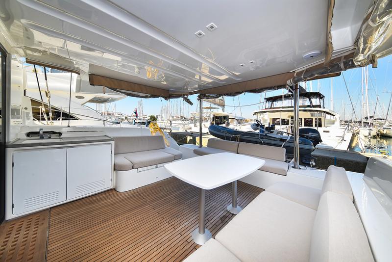 Book yachts online - catamaran - Lagoon 50 - LUX CAT Air Condition Generator Watermaker - rent