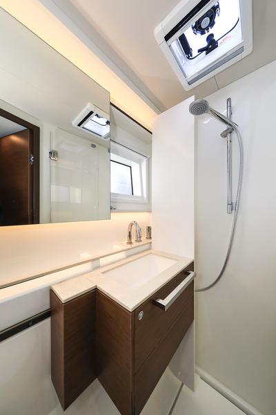 Book yachts online - catamaran - Lagoon 50 - LUX CAT Air Condition Generator Watermaker - rent