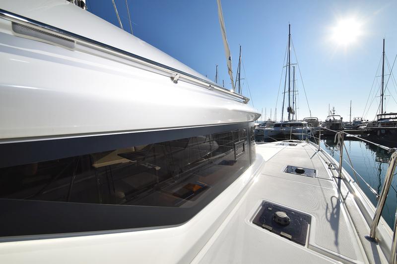 Book yachts online - catamaran - Lagoon 50 - LUX CAT Air Condition Generator Watermaker - rent