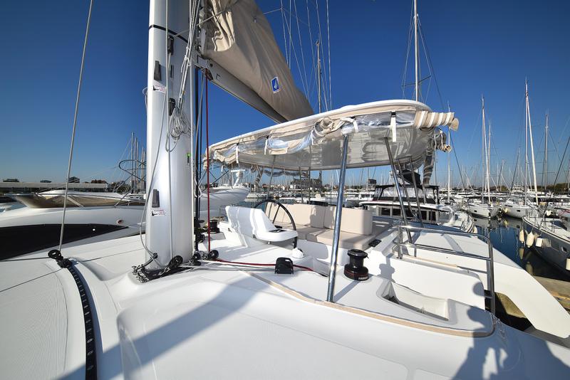 Book yachts online - catamaran - Lagoon 50 - LUX CAT Air Condition Generator Watermaker - rent