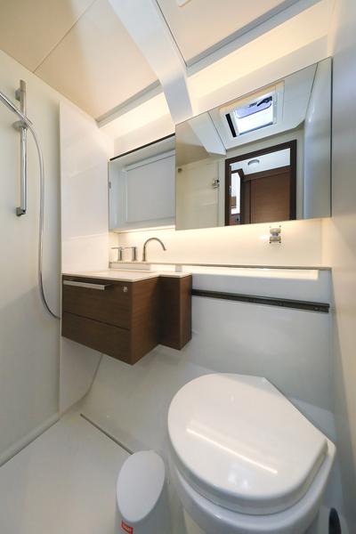 Book yachts online - catamaran - Lagoon 50 - LUX CAT Air Condition Generator Watermaker - rent