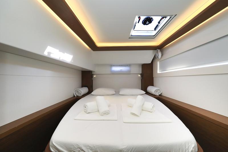 Book yachts online - catamaran - Lagoon 46 - MIDLIFE CRISIS Air Condition Generator Watermaker - rent