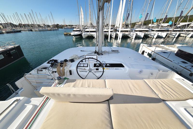 Book yachts online - catamaran - Lagoon 46 - MIDLIFE CRISIS Air Condition Generator Watermaker - rent