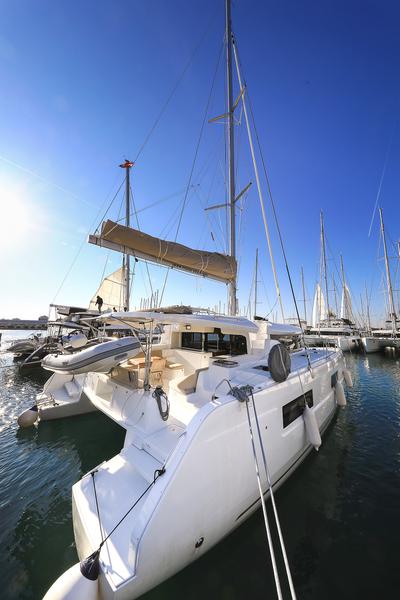 Book yachts online - catamaran - Lagoon 46 - MIDLIFE CRISIS Air Condition Generator Watermaker - rent