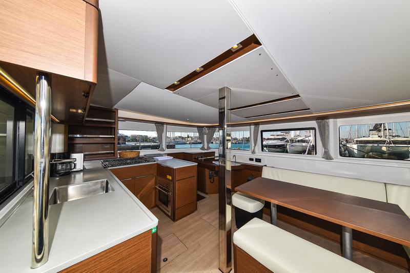 Book yachts online - catamaran - Lagoon 46 - MIDLIFE CRISIS Air Condition Generator Watermaker - rent