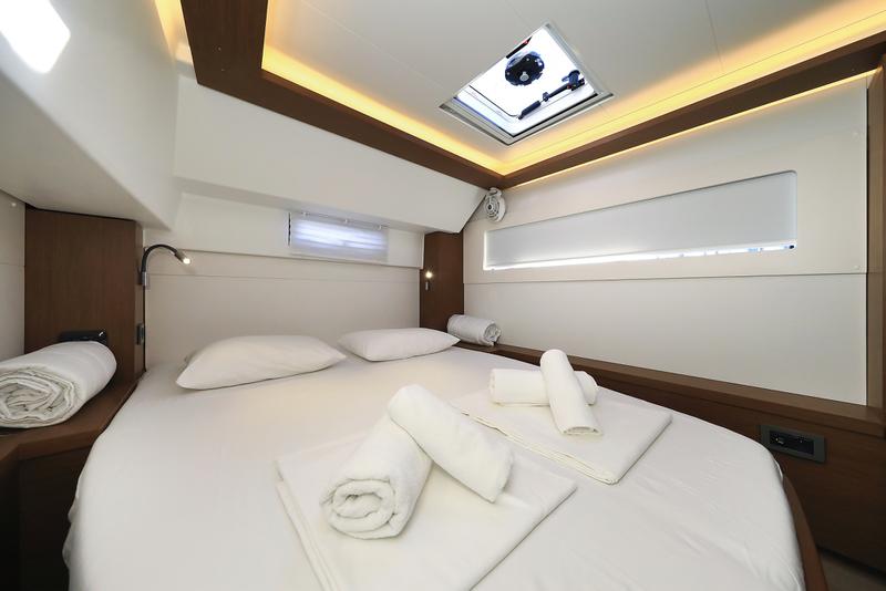 Book yachts online - catamaran - Lagoon 46 - MIDLIFE CRISIS Air Condition Generator Watermaker - rent