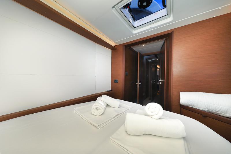 Book yachts online - catamaran - Lagoon 46 - MIDLIFE CRISIS Air Condition Generator Watermaker - rent