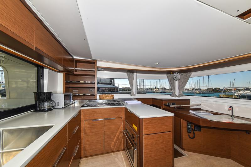 Book yachts online - catamaran - Lagoon 46 - MIDLIFE CRISIS Air Condition Generator Watermaker - rent