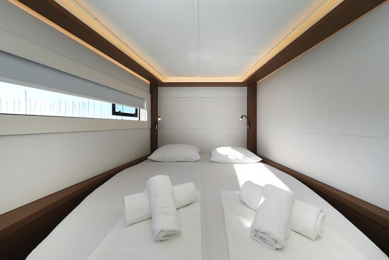 Book yachts online - catamaran - Lagoon 46 - MIDLIFE CRISIS Air Condition Generator Watermaker - rent
