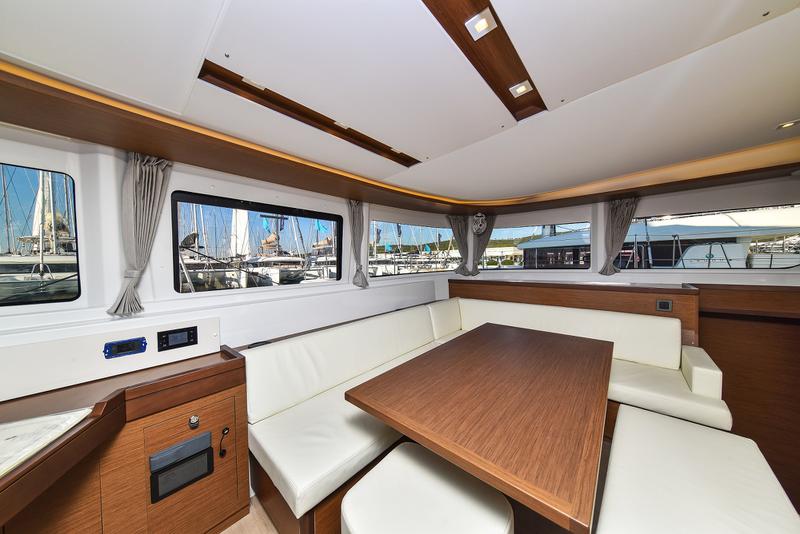 Book yachts online - catamaran - Lagoon 46 - MIDLIFE CRISIS Air Condition Generator Watermaker - rent