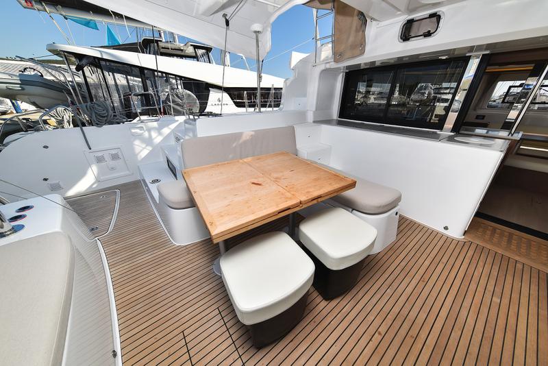 Book yachts online - catamaran - Lagoon 46 - MAJESTIC Air Condition Generator Watermaker - rent