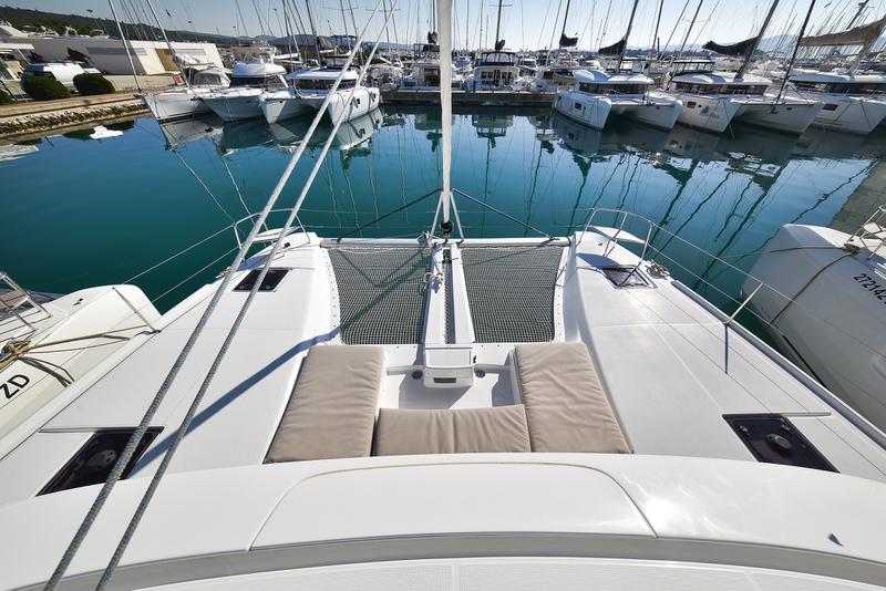 Book yachts online - catamaran - Lagoon 46 - MAJESTIC Air Condition Generator Watermaker - rent