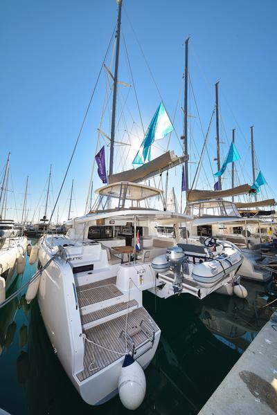 Book yachts online - catamaran - Lagoon 46 - MAJESTIC Air Condition Generator Watermaker - rent