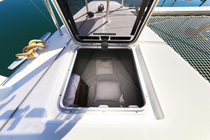 Book yachts online - catamaran - Lagoon 46 - MAJESTIC Air Condition Generator Watermaker - rent