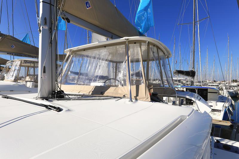 Book yachts online - catamaran - Lagoon 46 - MAJESTIC Air Condition Generator Watermaker - rent
