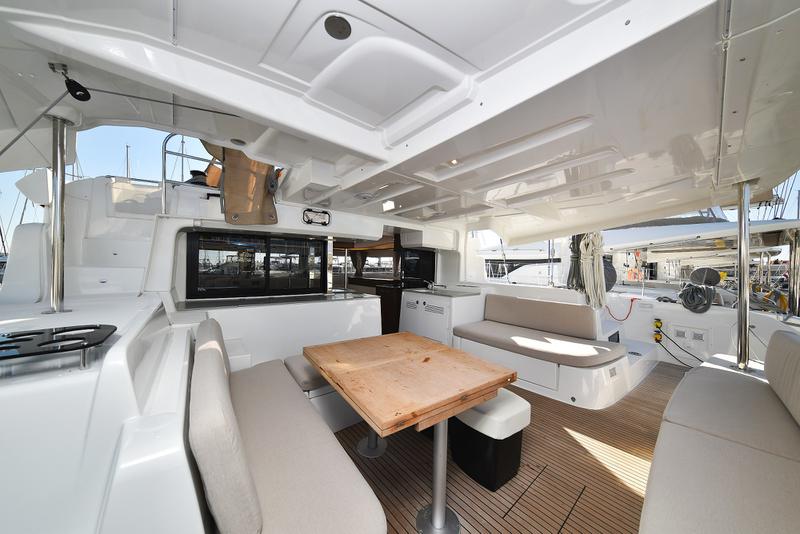 Book yachts online - catamaran - Lagoon 46 - MAJESTIC Air Condition Generator Watermaker - rent