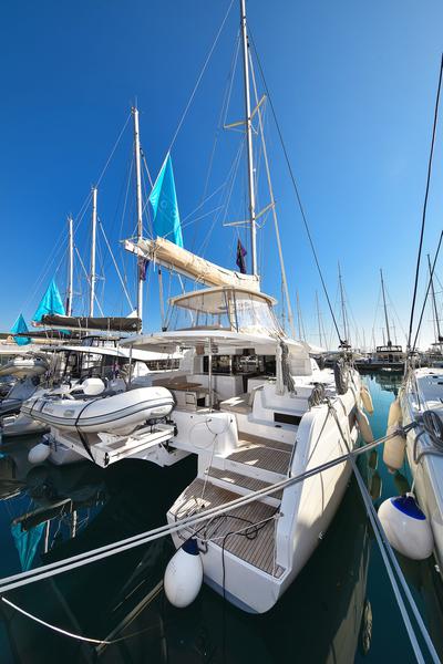 Book yachts online - catamaran - Lagoon 46 - MAJESTIC Air Condition Generator Watermaker - rent