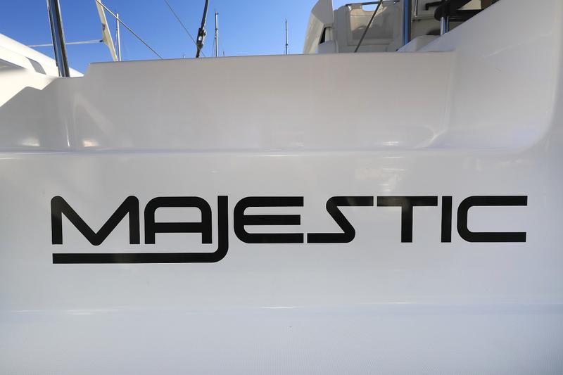 Book yachts online - catamaran - Lagoon 46 - MAJESTIC Air Condition Generator Watermaker - rent