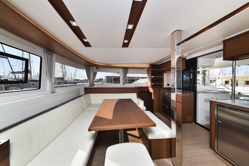 Book yachts online - catamaran - Lagoon 46 - MAJESTIC Air Condition Generator Watermaker - rent