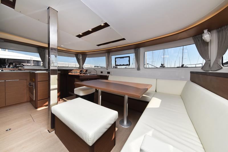 Book yachts online - catamaran - Lagoon 46 - MAJESTIC Air Condition Generator Watermaker - rent