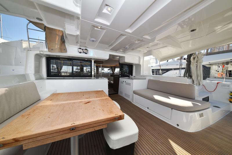 Book yachts online - catamaran - Lagoon 46 - MAJESTIC Air Condition Generator Watermaker - rent