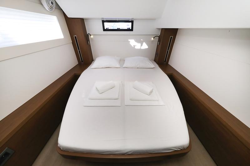 Book yachts online - catamaran - Lagoon 46 - MAJESTIC Air Condition Generator Watermaker - rent