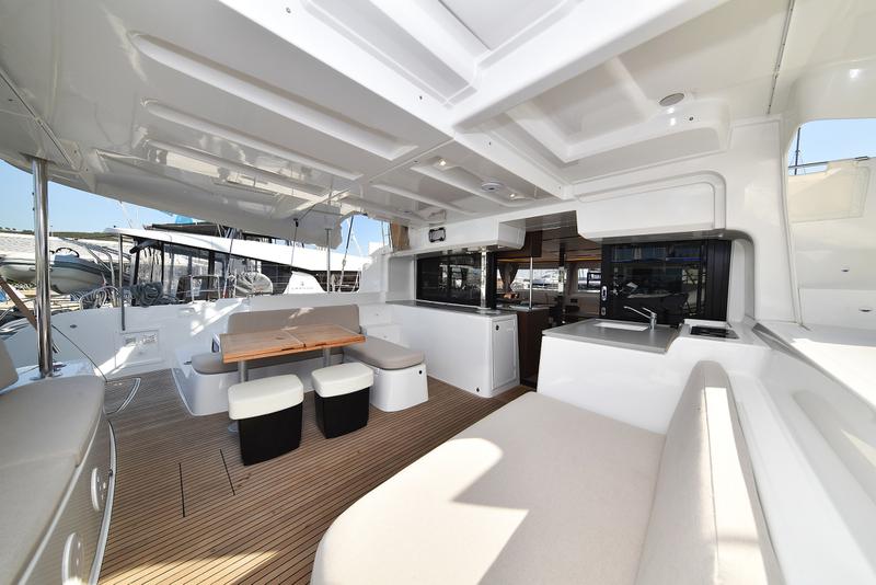 Book yachts online - catamaran - Lagoon 46 - MAJESTIC Air Condition Generator Watermaker - rent