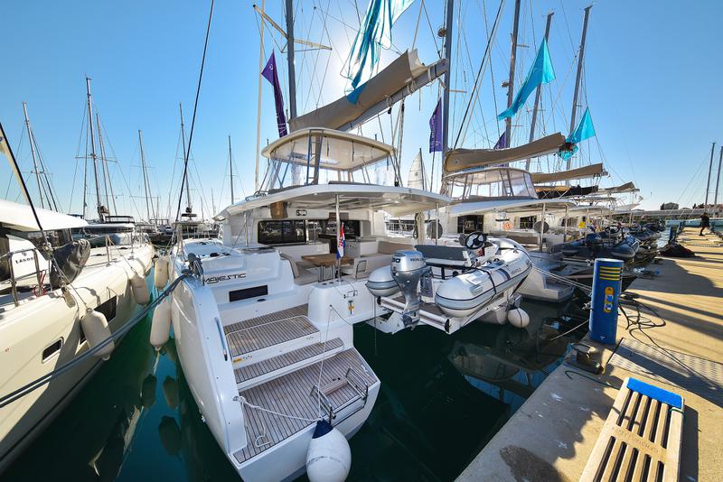 Book yachts online - catamaran - Lagoon 46 - MAJESTIC Air Condition Generator Watermaker - rent