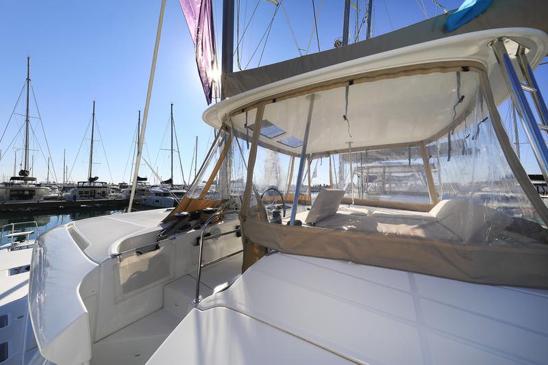 Book yachts online - catamaran - Lagoon 46 - MAJESTIC Air Condition Generator Watermaker - rent