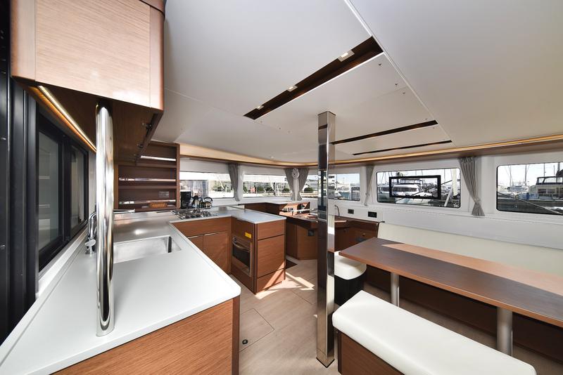 Book yachts online - catamaran - Lagoon 46 - MAJESTIC Air Condition Generator Watermaker - rent