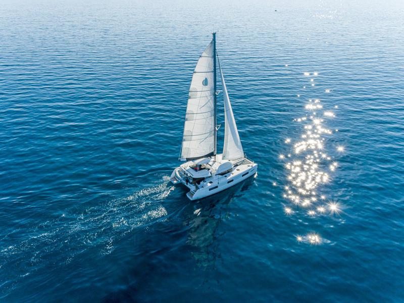 Book yachts online - catamaran - Lagoon 46 (2020) equipped with generator, A/C (saloon+cabins), ice maker, microwave oven, dishwasher - HANGOVER - rent