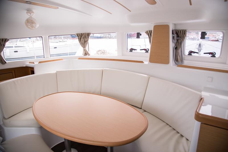 Book yachts online - catamaran - Lagoon 380 - Calypso - rent