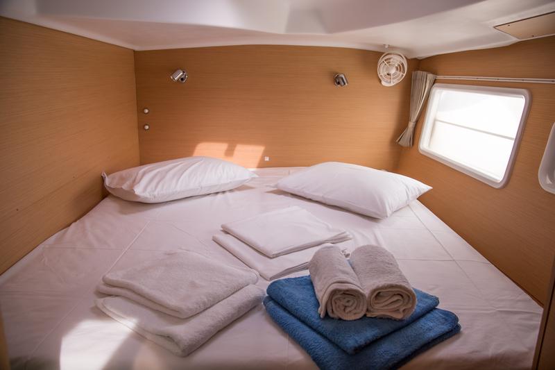 Book yachts online - catamaran - Lagoon 380 - Calypso - rent