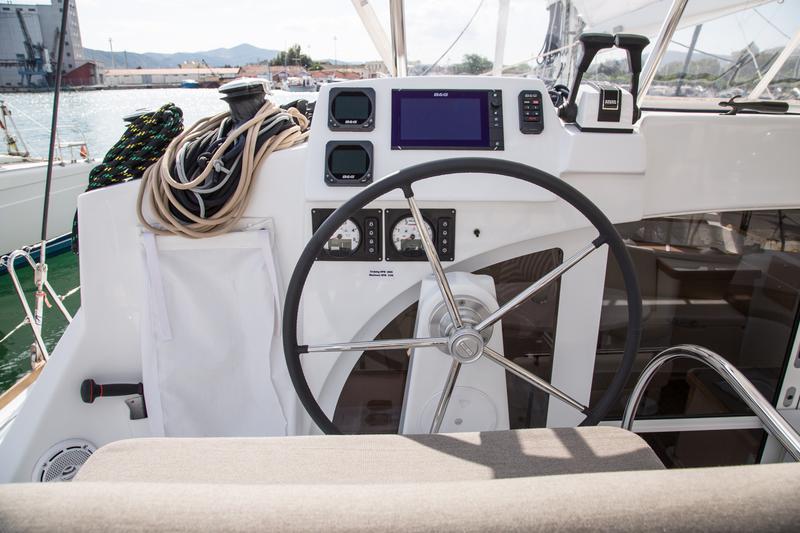 Book yachts online - catamaran - Lagoon 380 - Calypso - rent