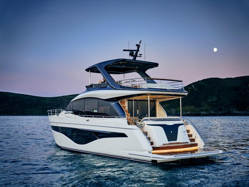 Book yachts online - motorboat - Princess Y72 - no name - rent
