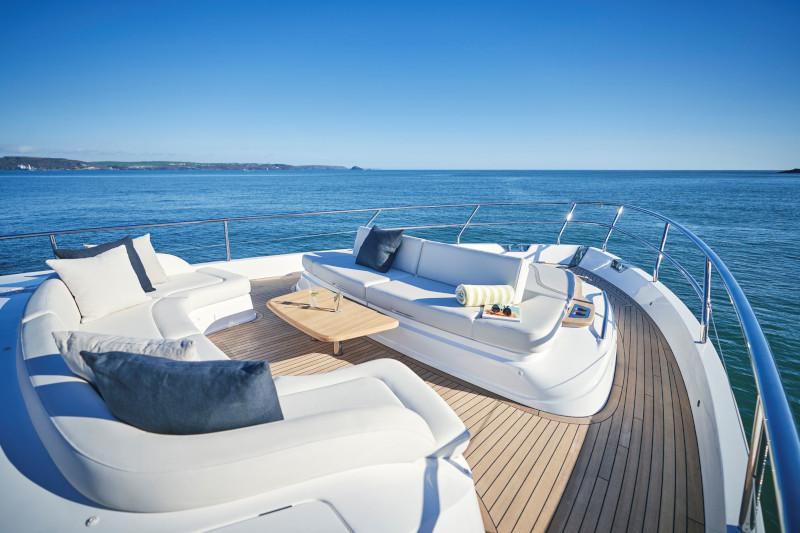 Book yachts online - motorboat - Princess Y72 - no name - rent