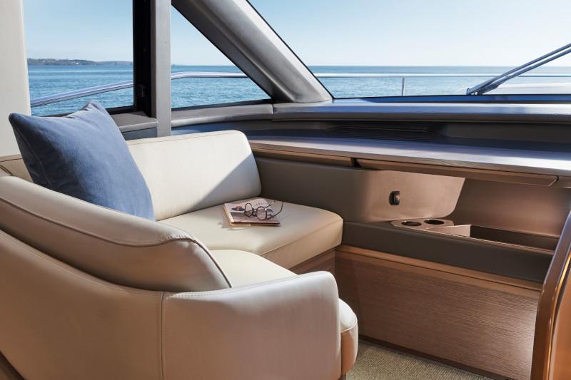 Book yachts online - motorboat - Princess Y72 - no name - rent