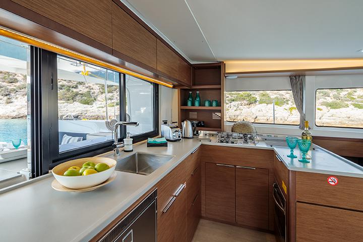 Book yachts online - catamaran - Lagoon 46 - Rubellite - Skippered - rent