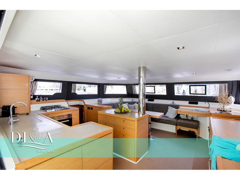 Book yachts online - catamaran - Dufour 48 - Diva - Skippered - rent