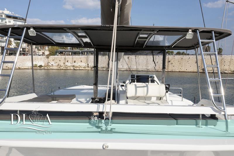 Book yachts online - catamaran - Dufour 48 - Diva - Skippered - rent