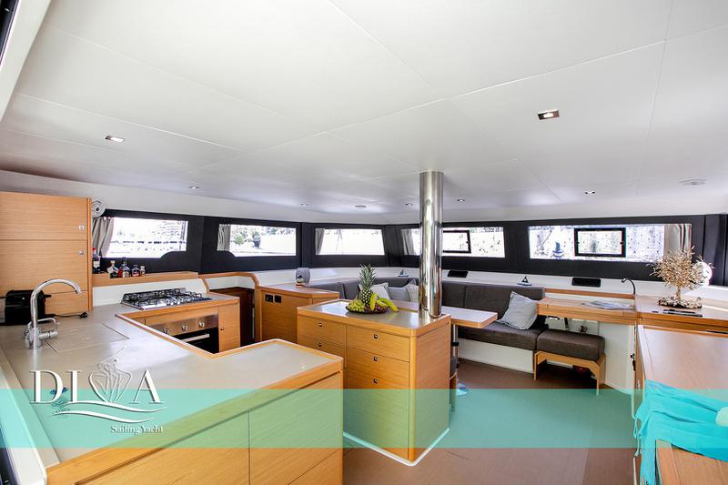Book yachts online - catamaran - Dufour 48 - Diva - Skippered - rent