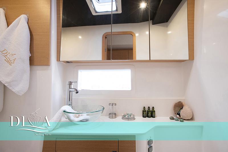 Book yachts online - catamaran - Dufour 48 - Diva - Skippered - rent