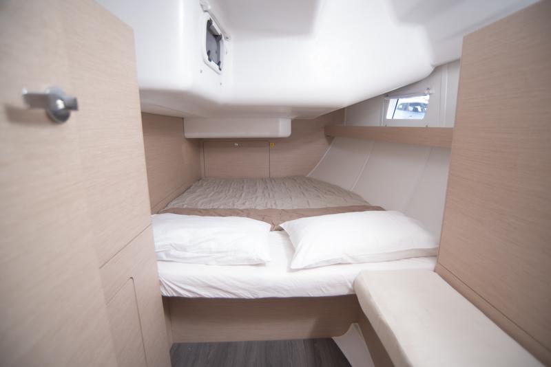 Book yachts online - sailboat - Elan 45 Impression - Helen - rent