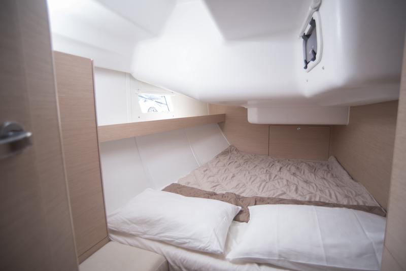 Book yachts online - sailboat - Elan 45 Impression - Helen - rent